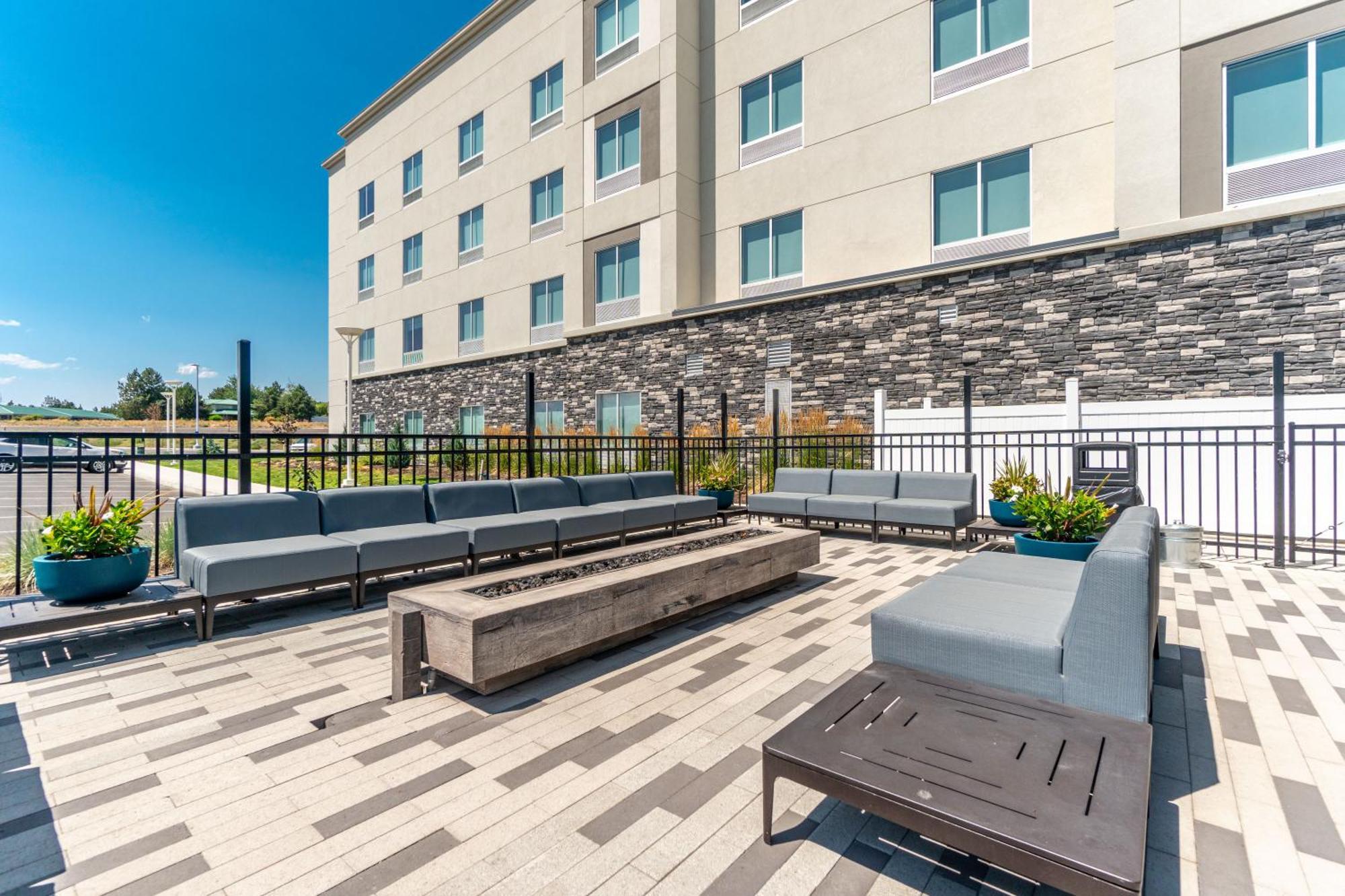 Hampton Inn Redmond Bend Airport エクステリア 写真